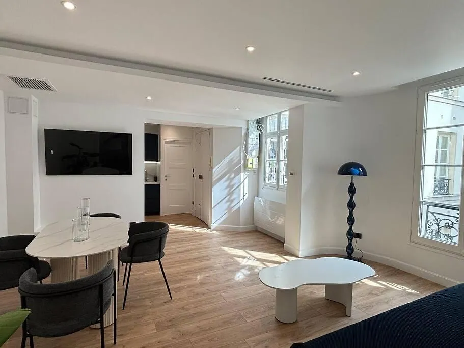 Renovated Apartment Near Tuileries And Concorde Paris